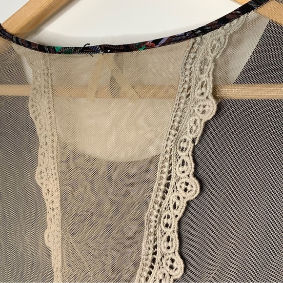 Gimmicks by BKE Lace Top - Picture 10 of 11